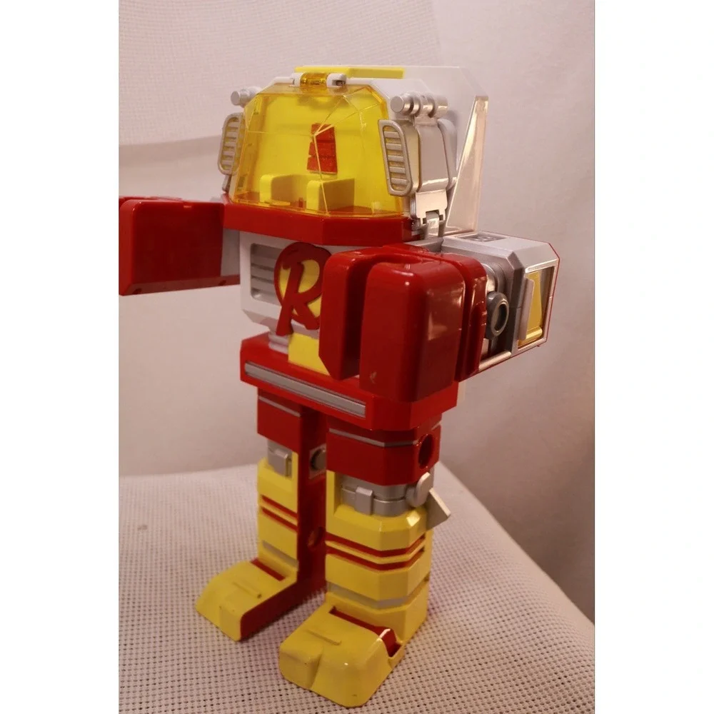 Ryan's World Mega Mecha Titan Robot Transforming Figure Red Yellow White 18in